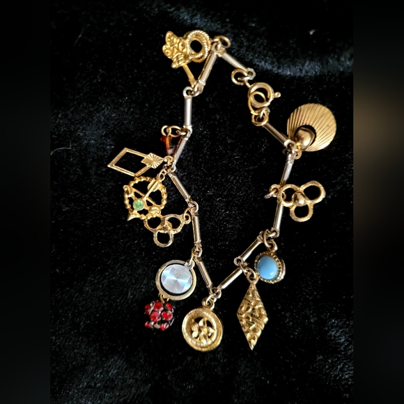 Gold tone Charm Bracelet with mixed charms - Picture 1 of 2